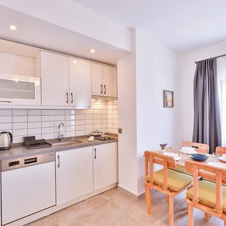 Thomas アパートホテル 4*